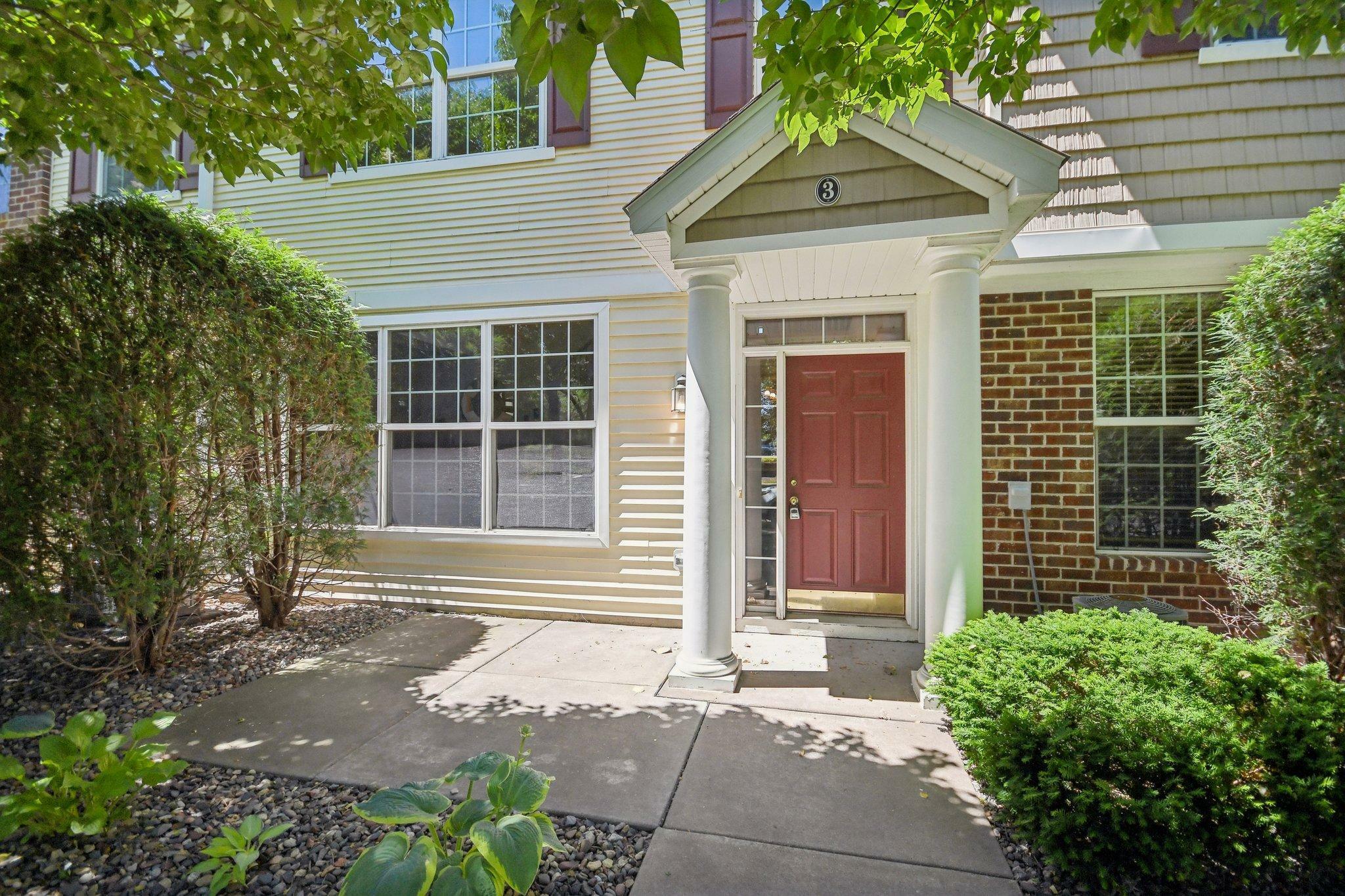 Property Photo: 1635 Legacy Parkway E 3 MN 55109