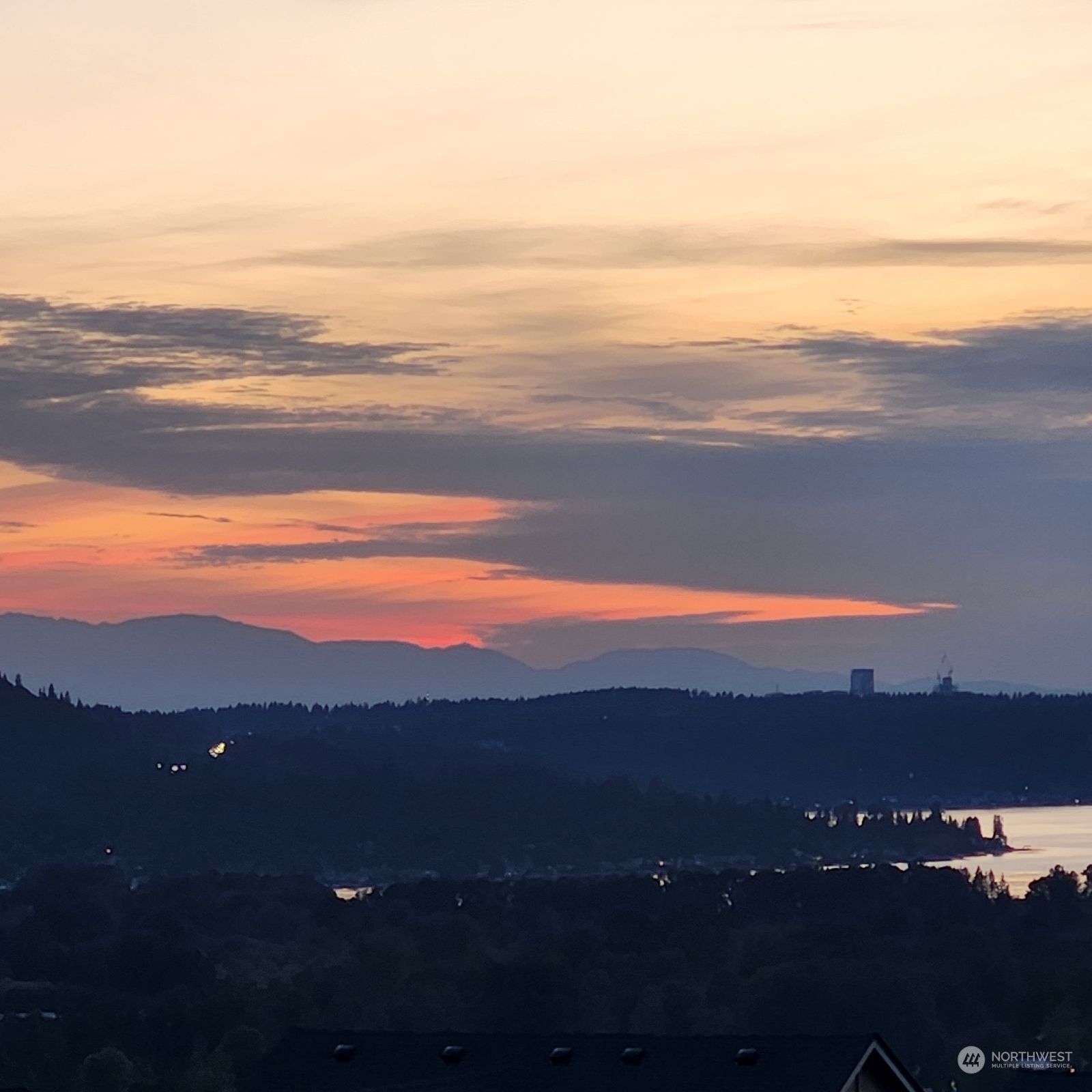 Property Photo: 1424 7th Avenue NE WA 98029