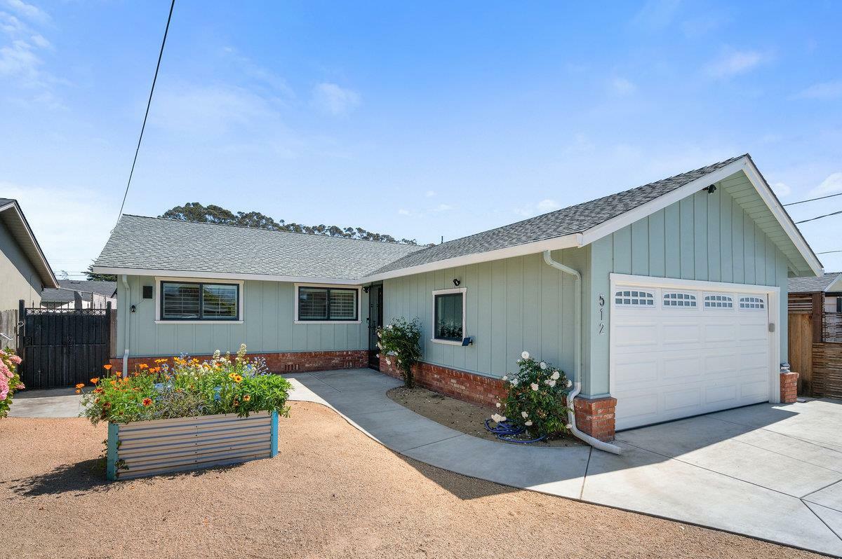 Property Photo:  512 Metzgar Street  CA 94019 