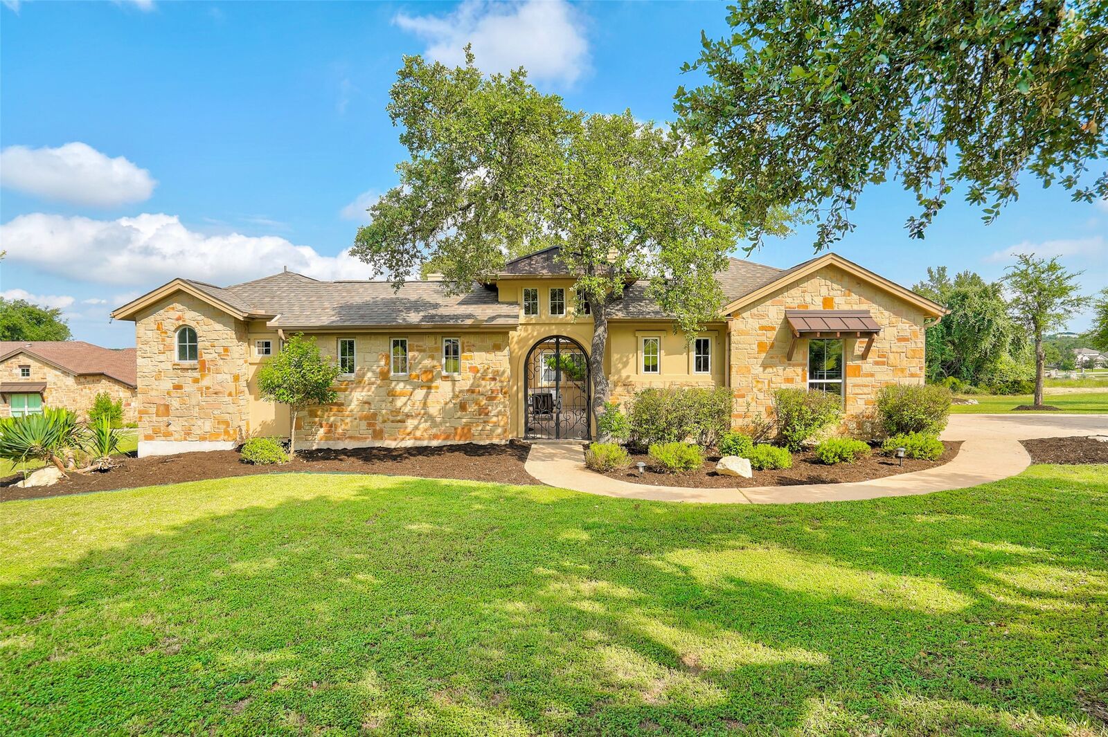 Property Photo: 116 Split Cedar Cove TX 78619