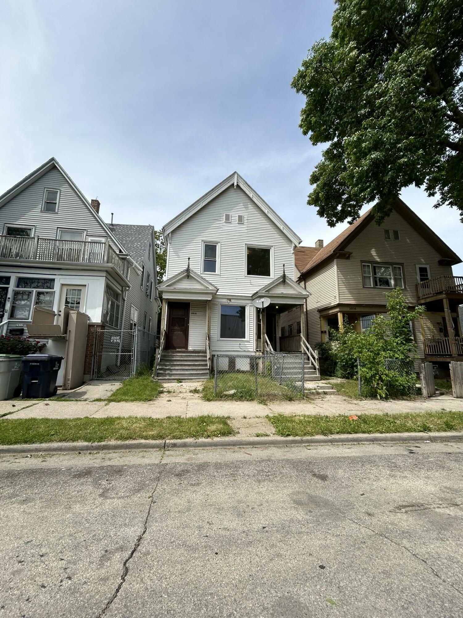 Property Photo:  2816 W Meinecke Ave 2818  WI 53210 