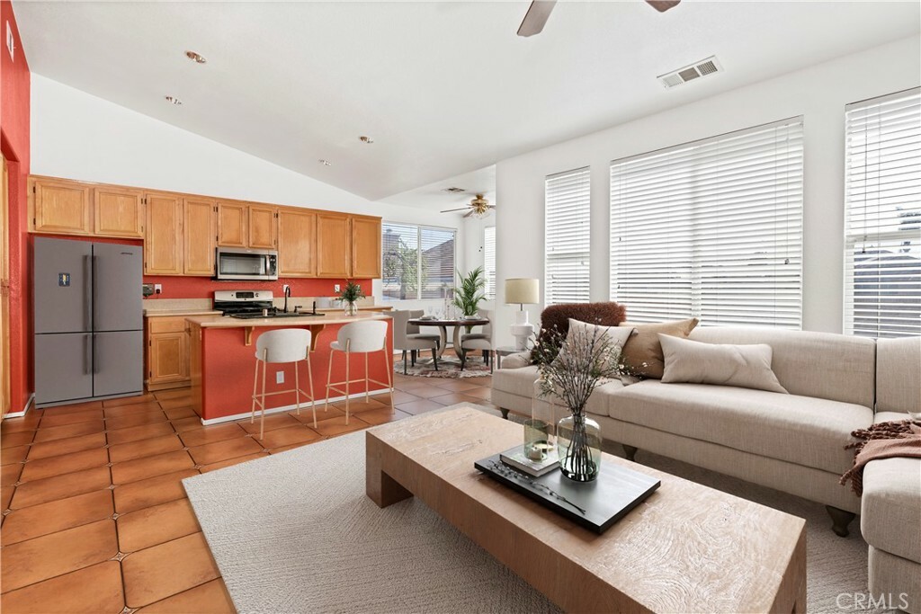 Property Photo: 927 N Hemet Street CA 92544