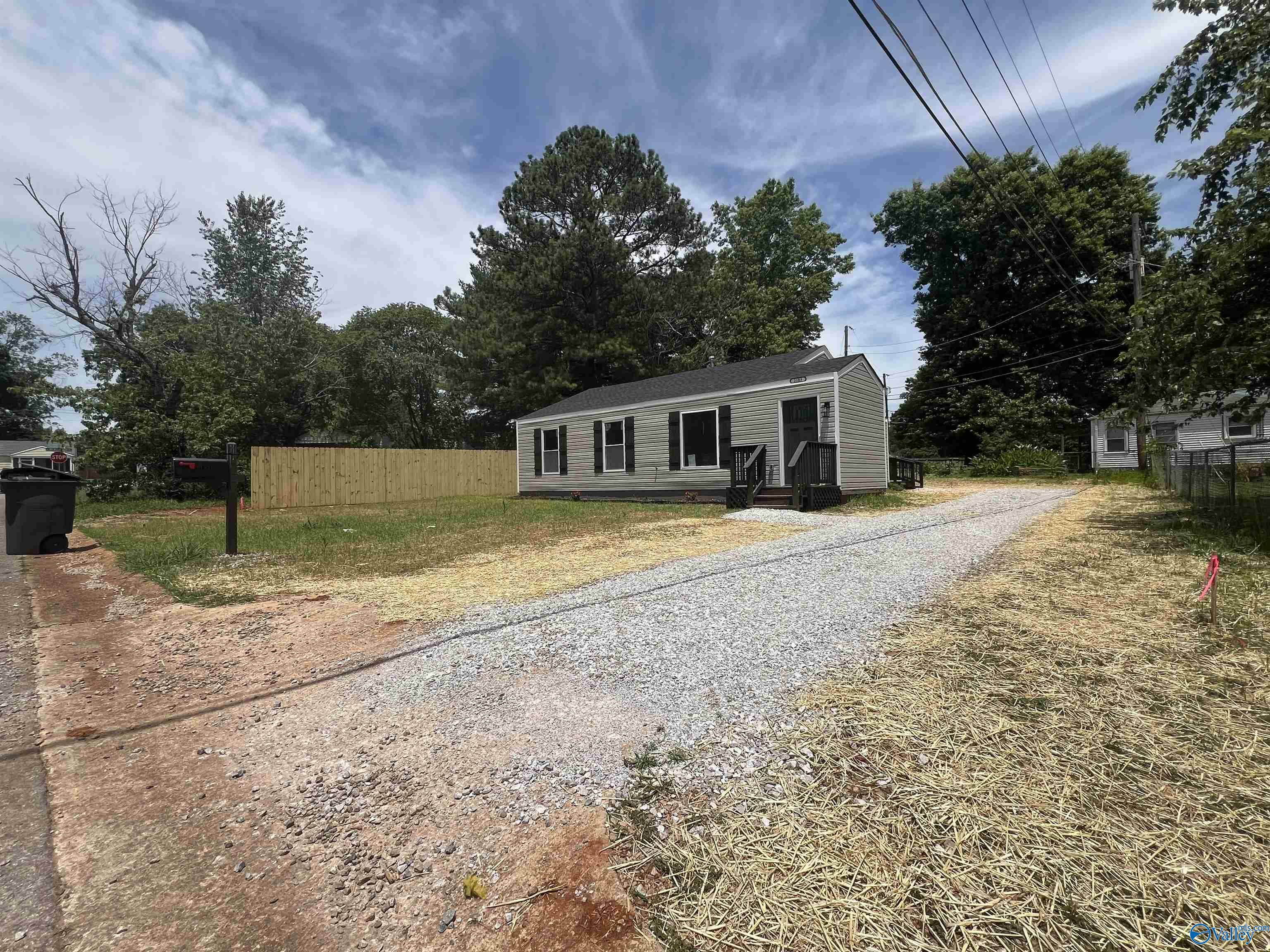 Property Photo:  2103 Ridgeway Street SW  AL 35805 