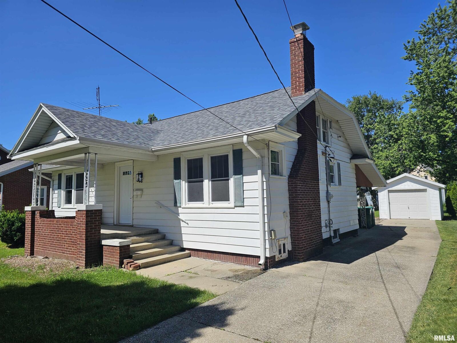 Property Photo: 926 Florence Avenue IL 61401