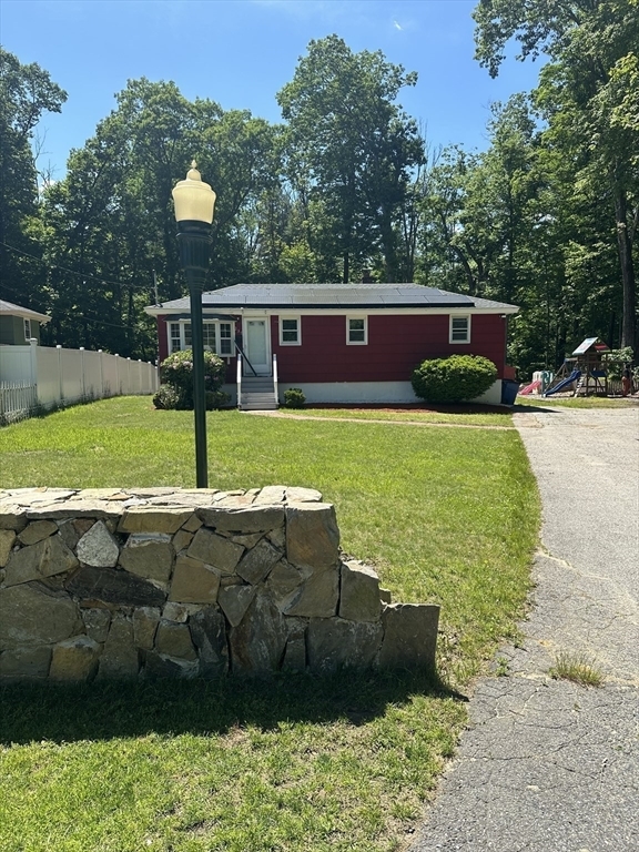 Property Photo:  237 Beaconsfield Rd  MA 01602 