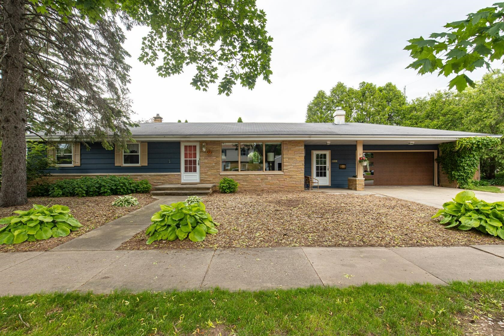 Property Photo:  1318 W Frances Street  WI 54914 