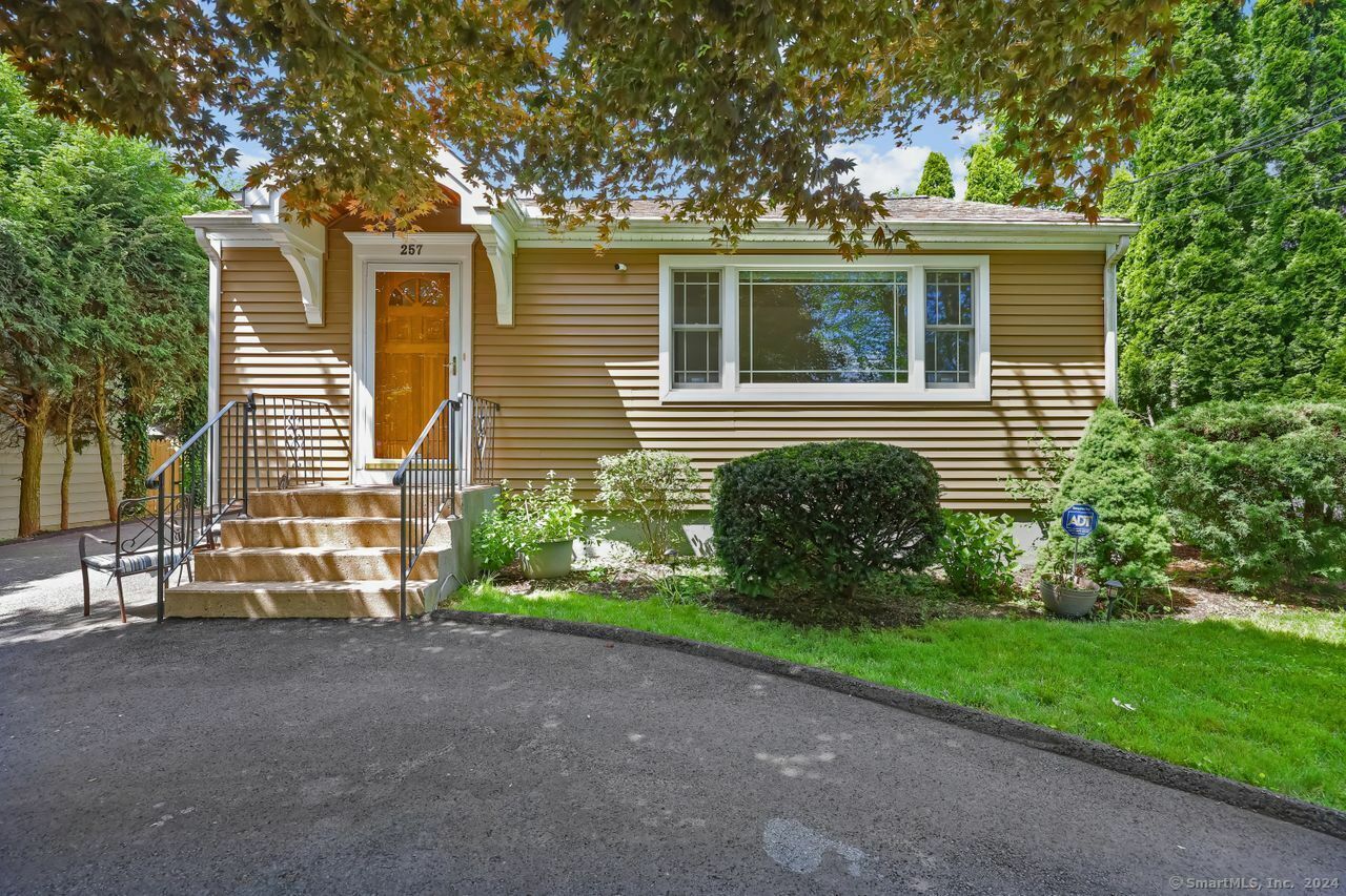 Property Photo:  257 Bennett Street  CT 06825 