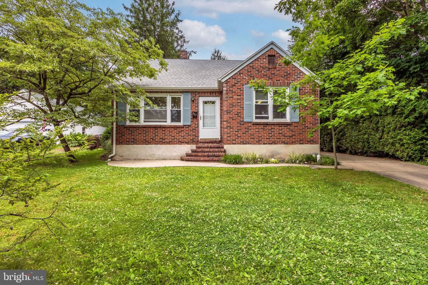 Property Photo:  927 W State Street  PA 18036 
