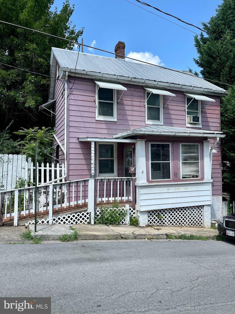 Property Photo:  221 Pennsylvania Avenue  WV 25404 