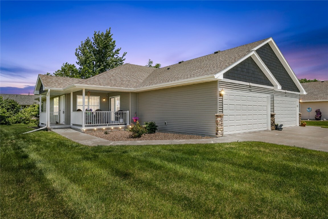 Property Photo:  726 Deer Run Drive NE  IA 52402 