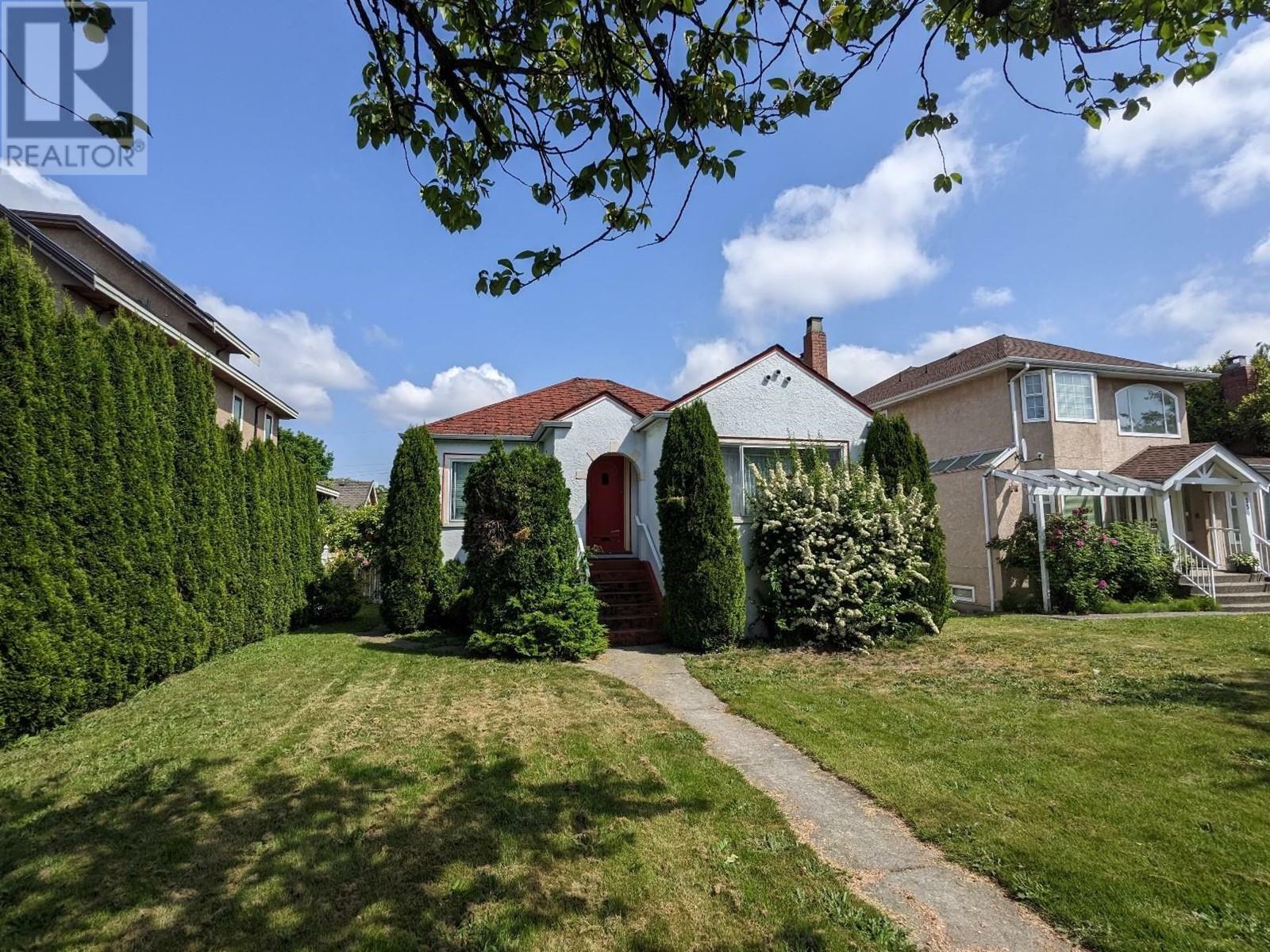 Property Photo:  35 West King Edward Avenue  BC V5Y 2H6 