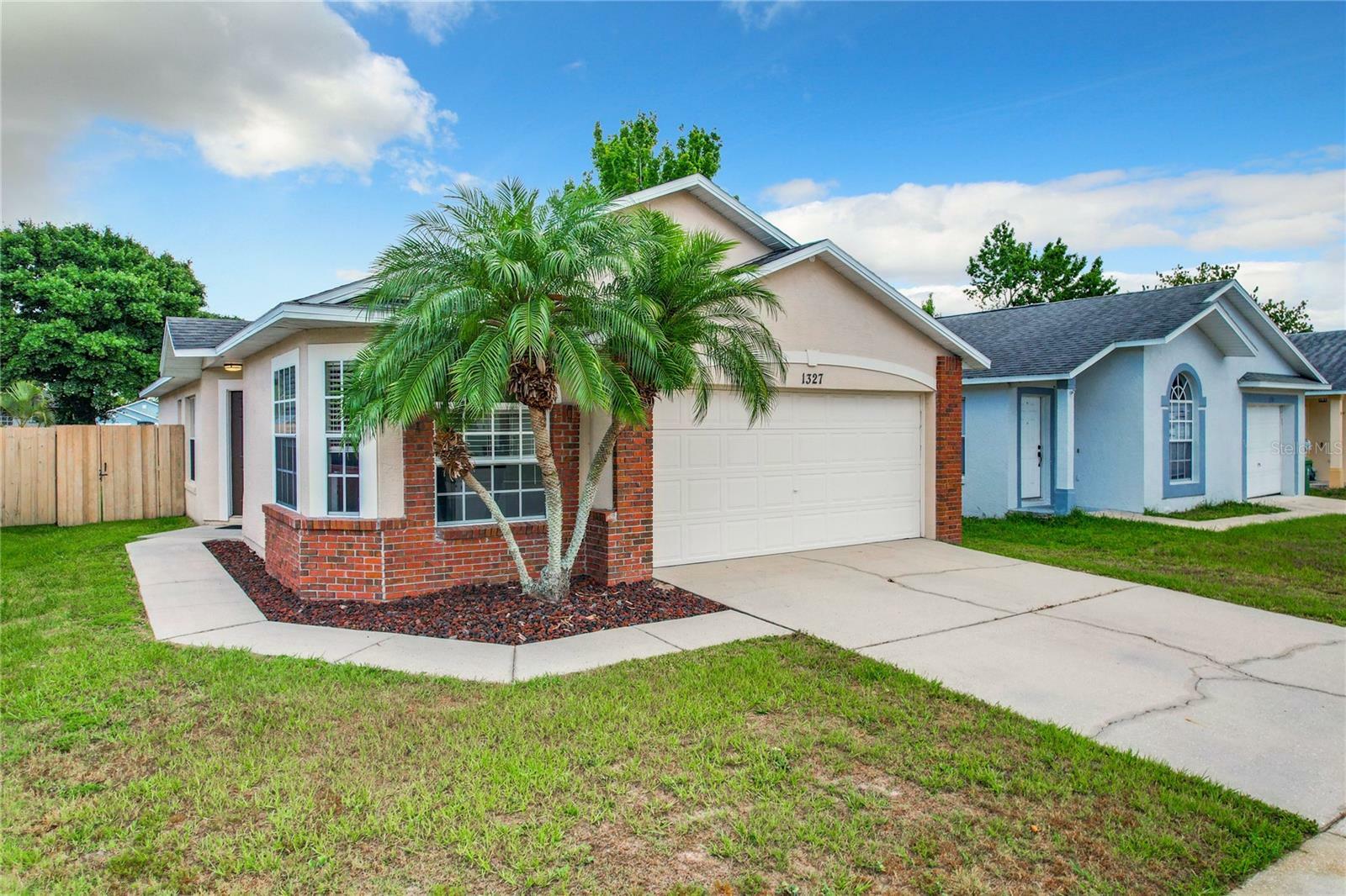 Property Photo:  1327 Daniels Cove Drive  FL 34787 