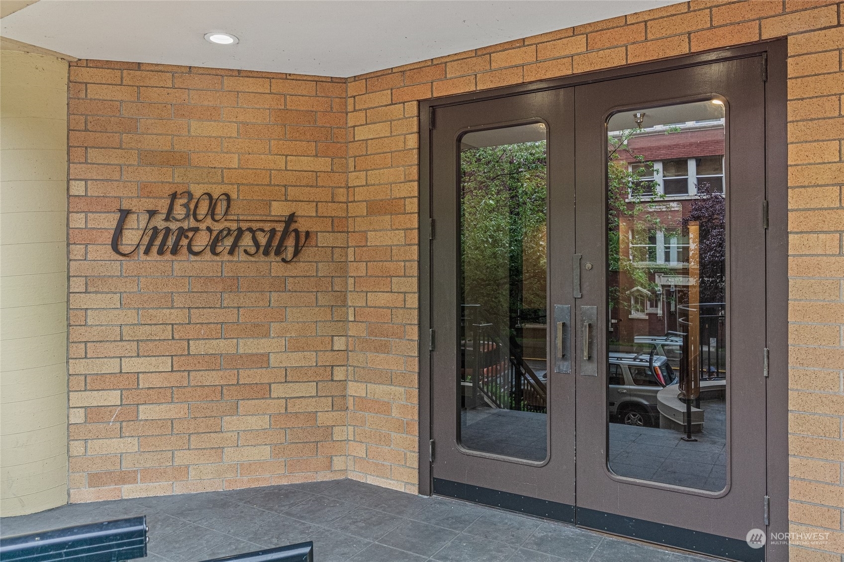 Property Photo:  1300 University Street 5A  WA 98101 