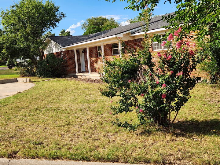 Property Photo: 602 N Cypress TX 79057