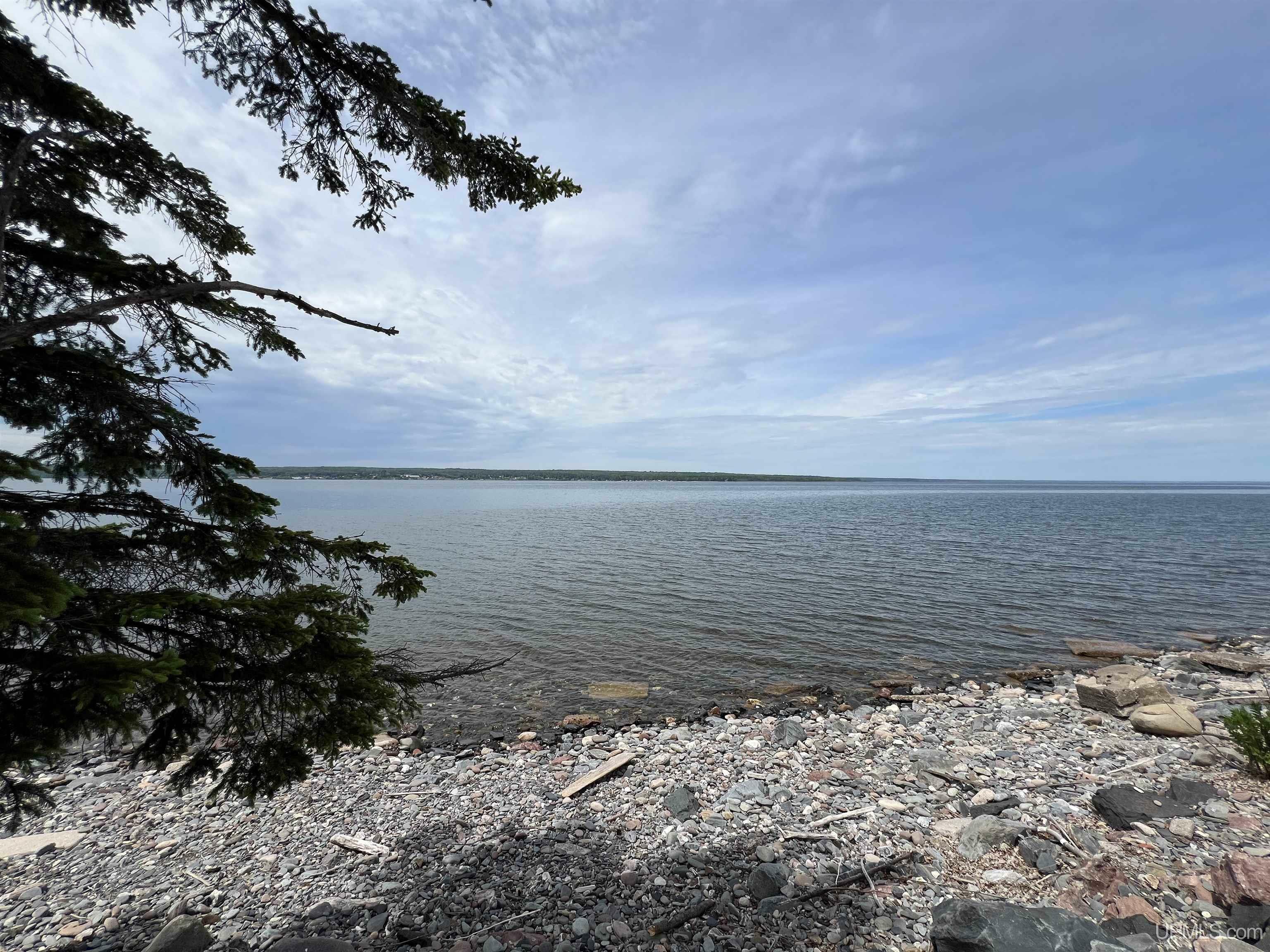 Property Photo:  931 Bayshore Road  MI 49946-9030 