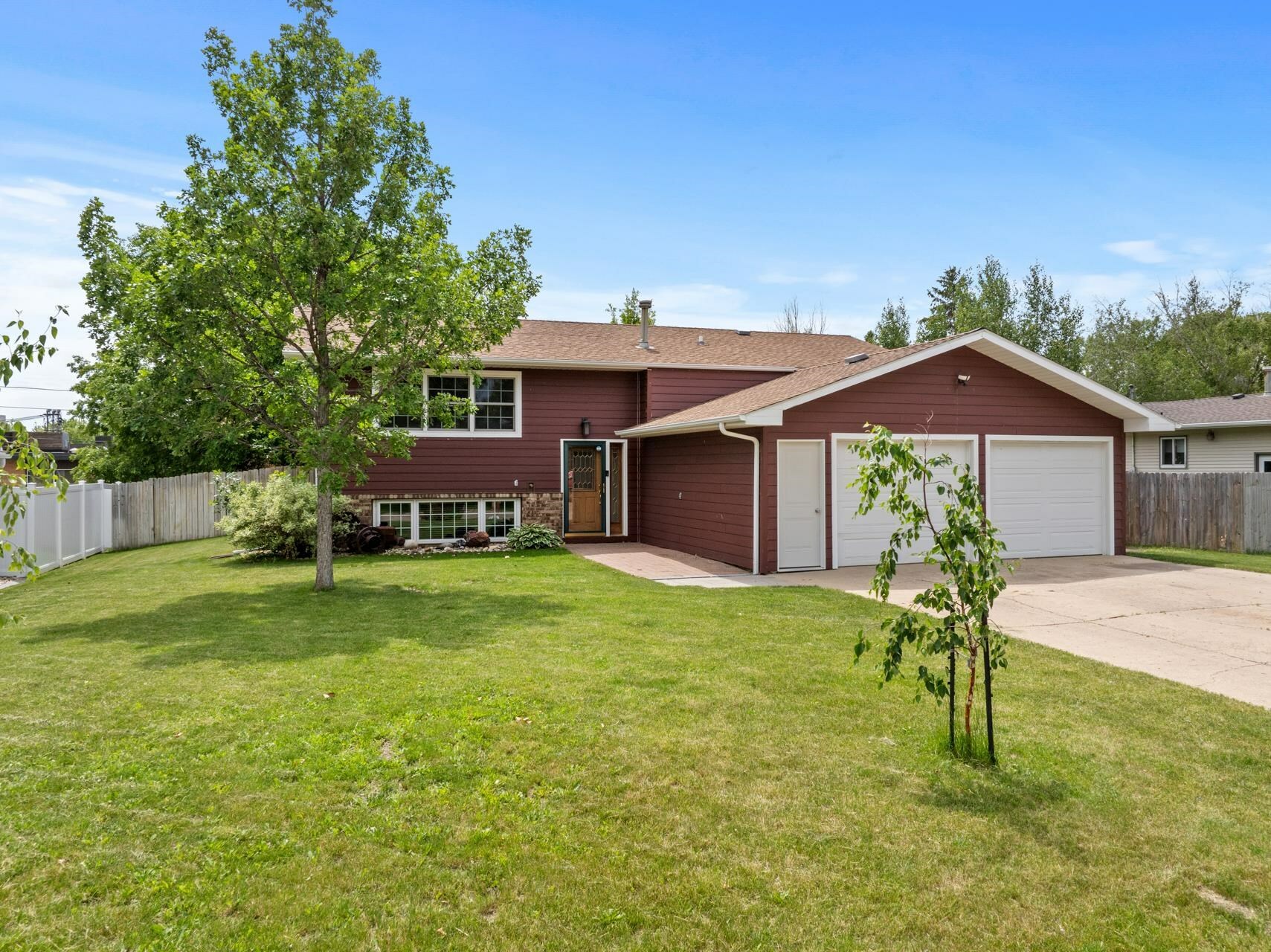 Property Photo:  613 23rd Ave NW  ND 58703 