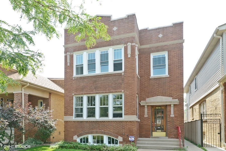 Property Photo:  5517 W Hutchinson Street 2  IL 60641 