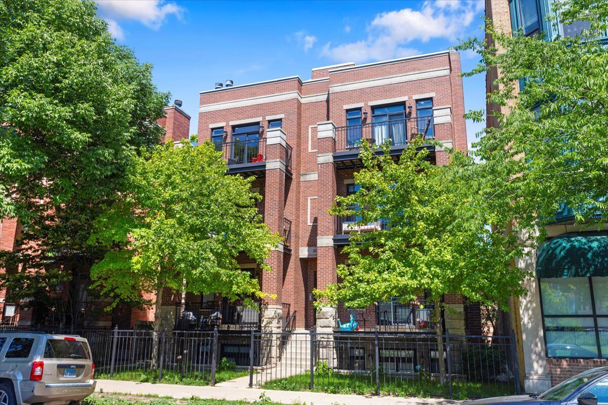 Property Photo: 2623 N Sheffield Avenue 3N IL 60614