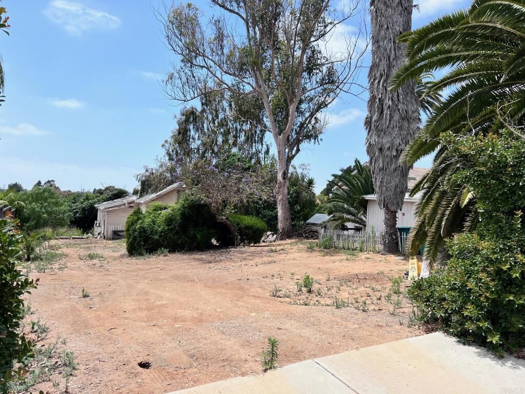 Property Photo:  1443 Avocado Rd.  CA 92054 