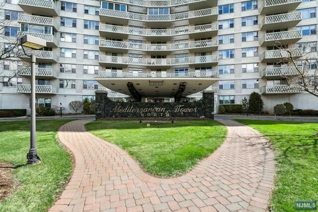 Property Photo:  2100 Linwood Avenue 7U  NJ 07024 