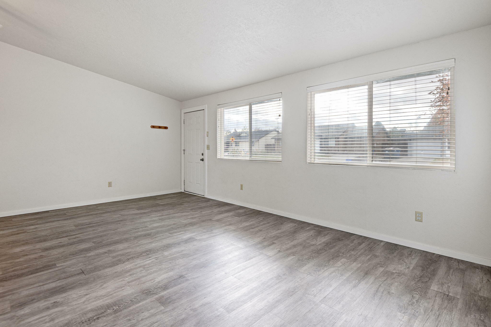 Property Photo:  3217 SW Quartz Avenue  OR 97756 