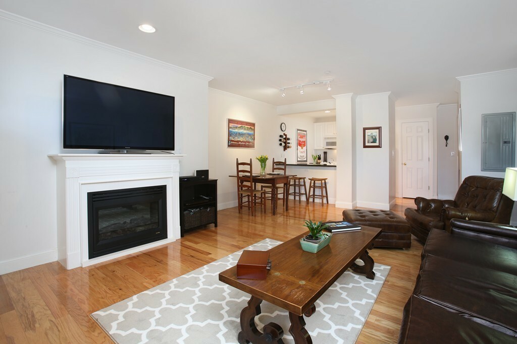 Property Photo:  65 Chelsea Street 104  MA 02129 