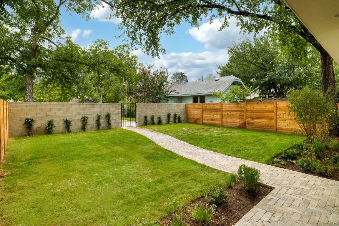 Property Photo:  933 E 52nd Street  TX 78751 