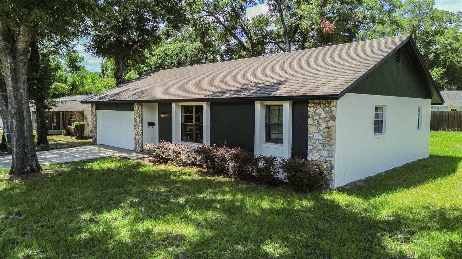 Property Photo:  623 E Plymouth Avenue  FL 32724 