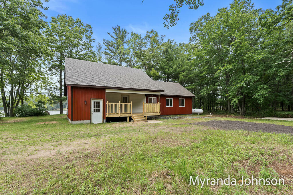 Property Photo:  1106 Park Road  MI 49457 