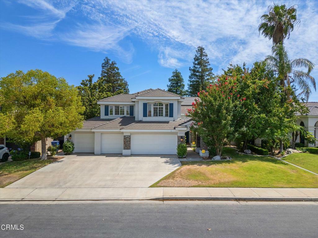 Property Photo:  11009 Danecroft Way  CA 93311 