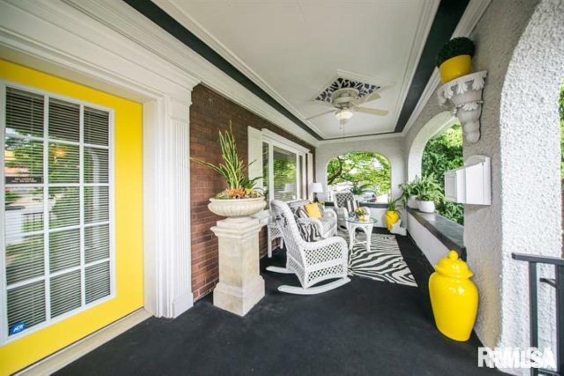 Property Photo: 521 S Park Avenue IL 62948
