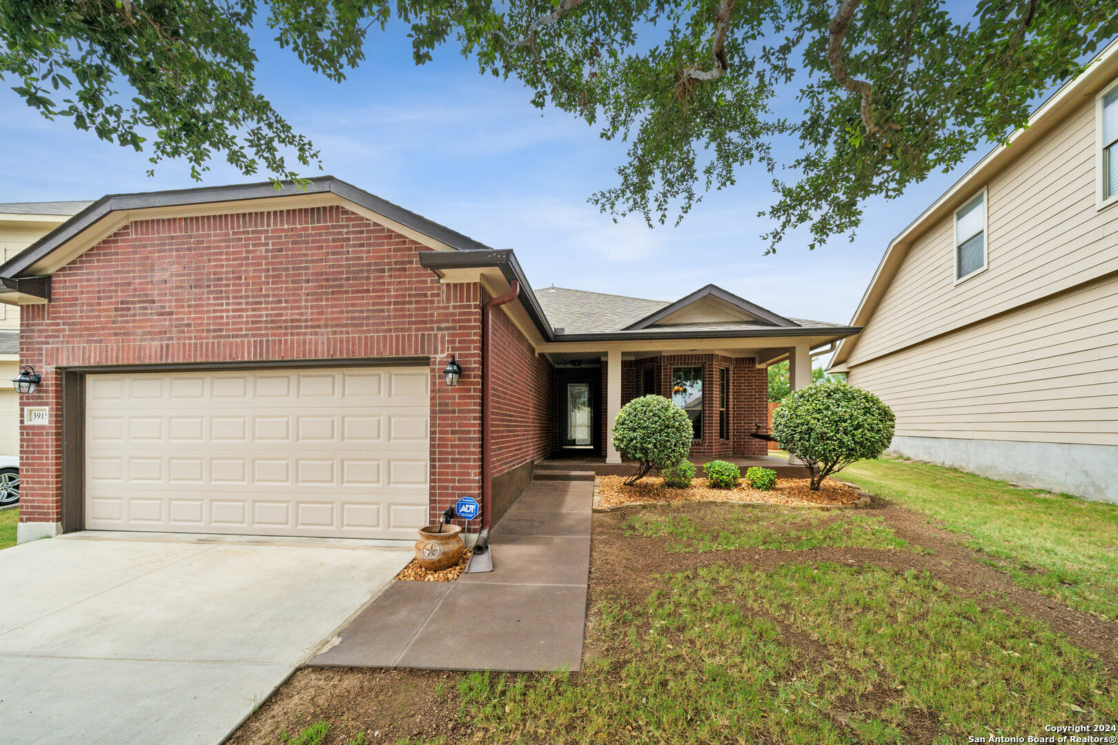 Property Photo:  3915 Maiden Way  TX 78109 