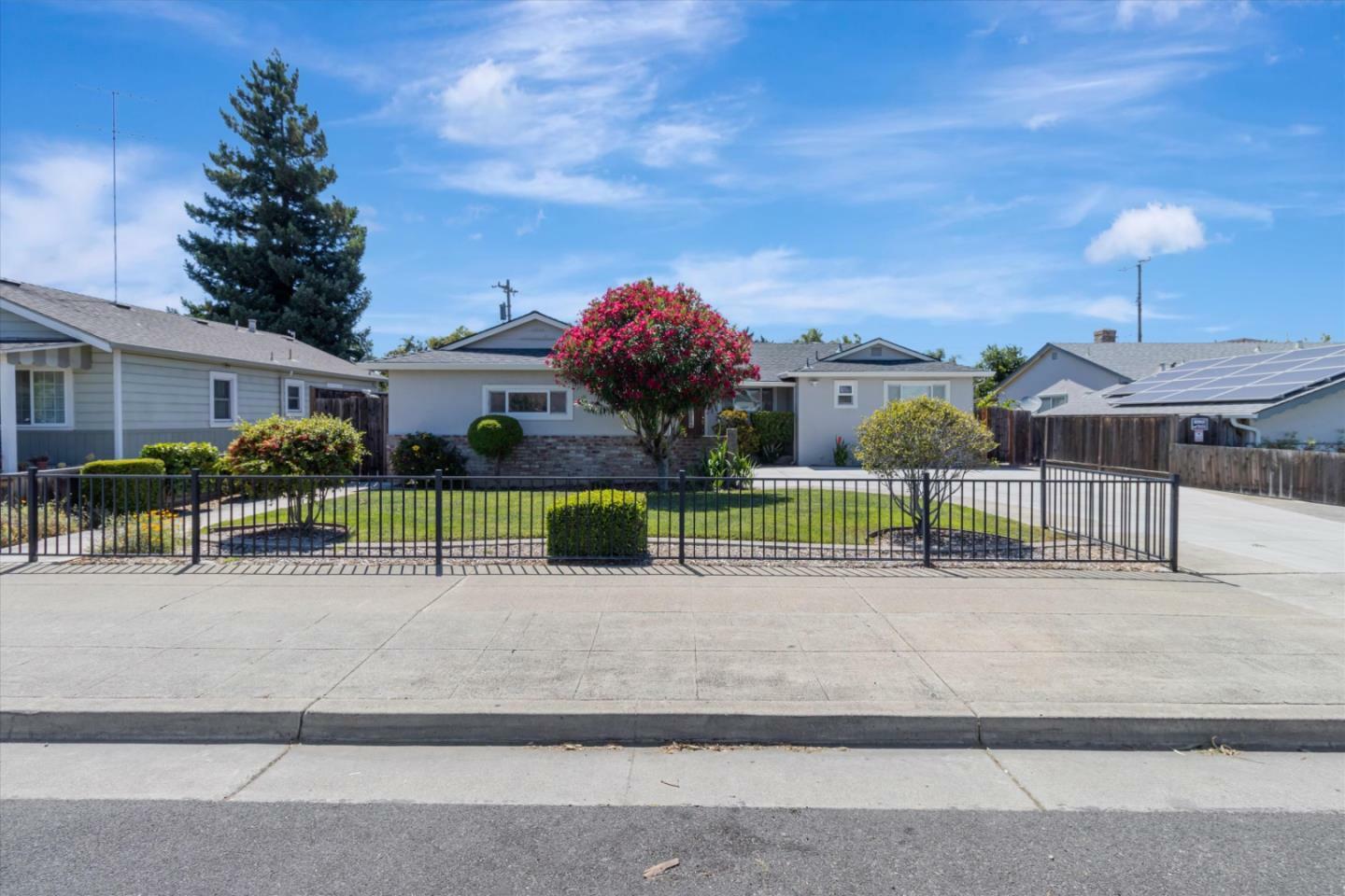 Property Photo:  699 Cypress Avenue  CA 95117 