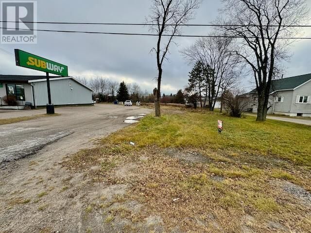 Property Photo:  452 Government St  ON P8N 2P5 