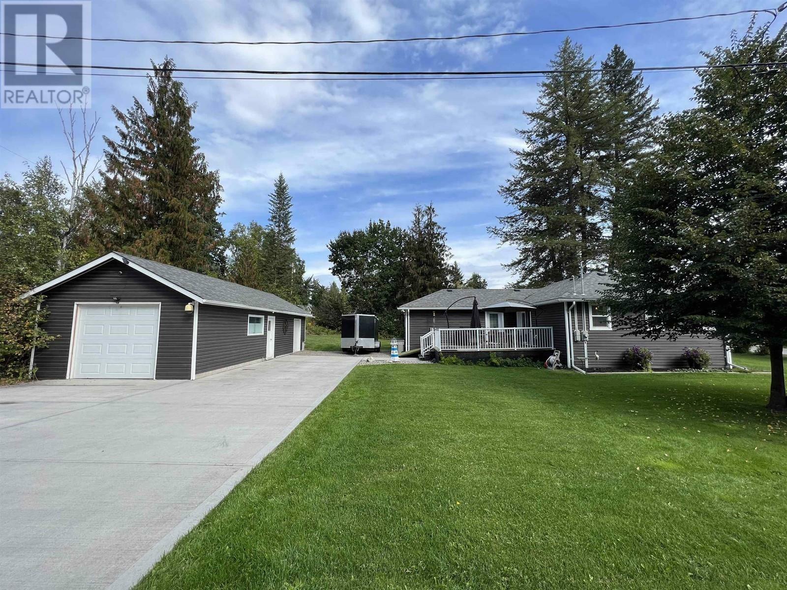 Property Photo:  913 Johnston Avenue  BC V2J 3B9 