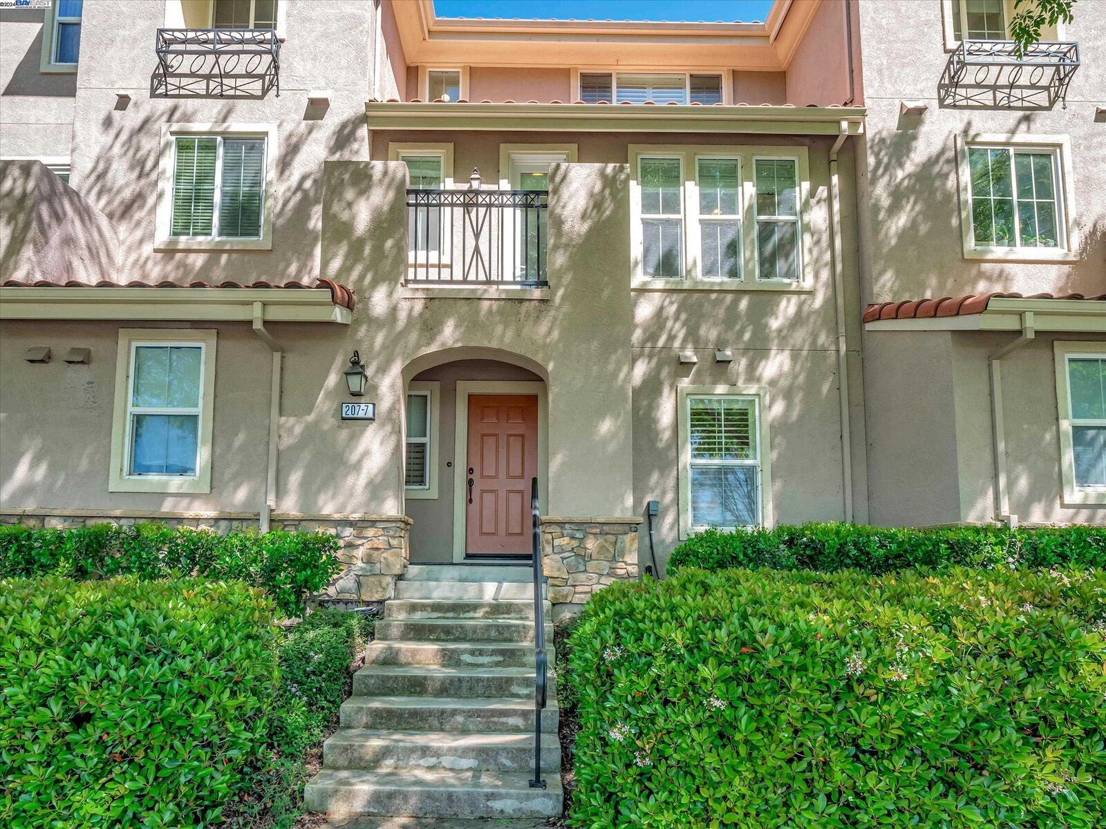 Property Photo: 207 Heligan Ln 7 CA 94551
