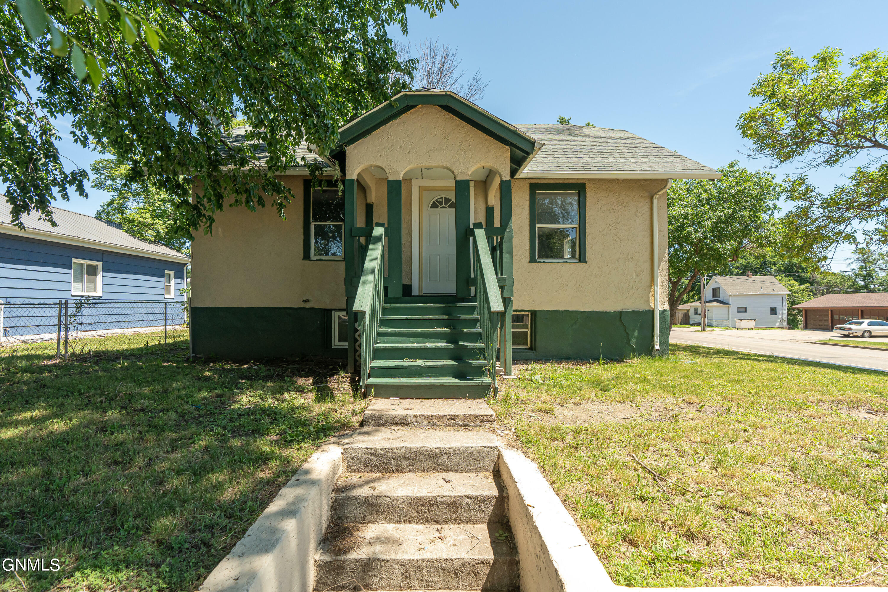 Property Photo:  401 N 13th Street  ND 58501 