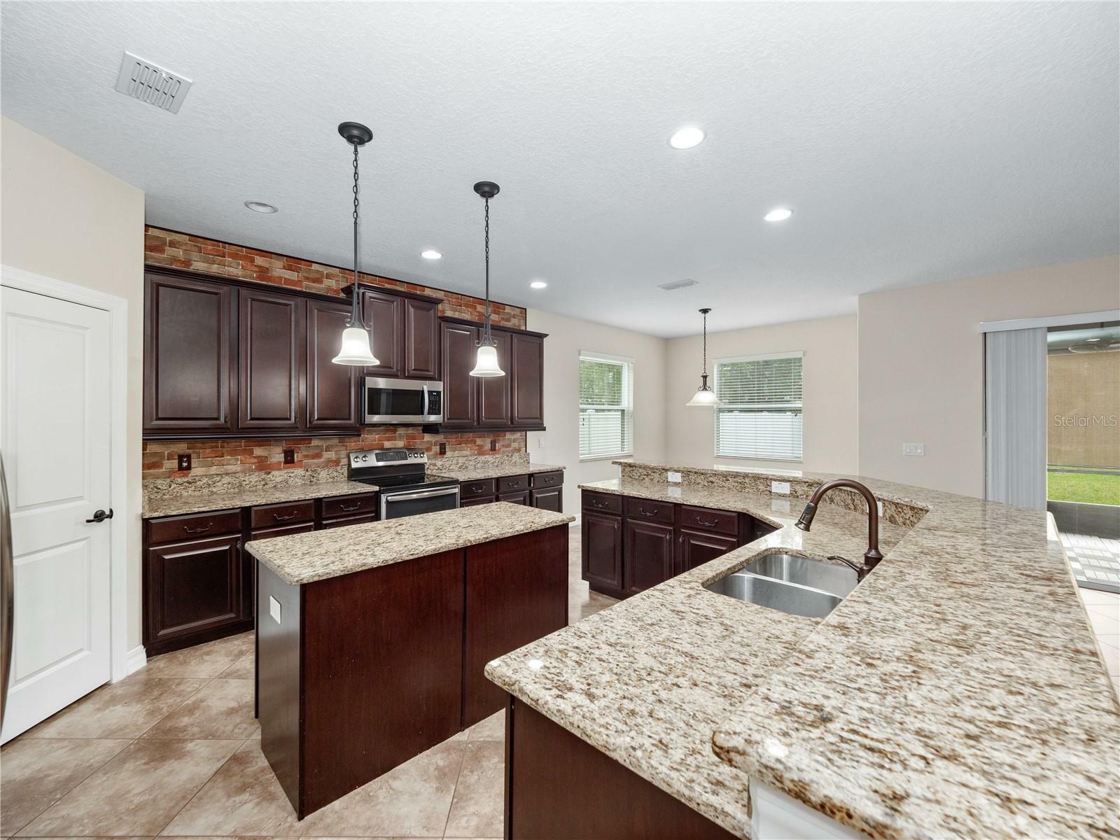 Property Photo:  6109 Sunset Isle Drive  FL 34787 