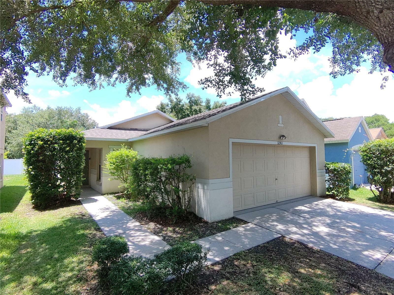 Property Photo:  32411 Fish Hook Loop  FL 33545 