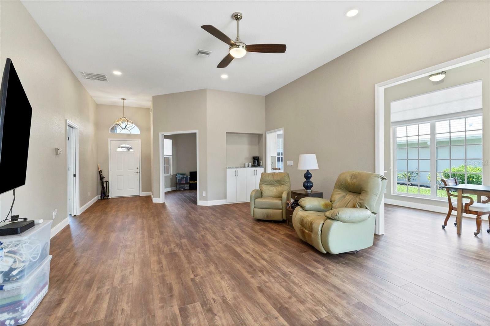 Property Photo:  1310 Berkshire Court  FL 34292 