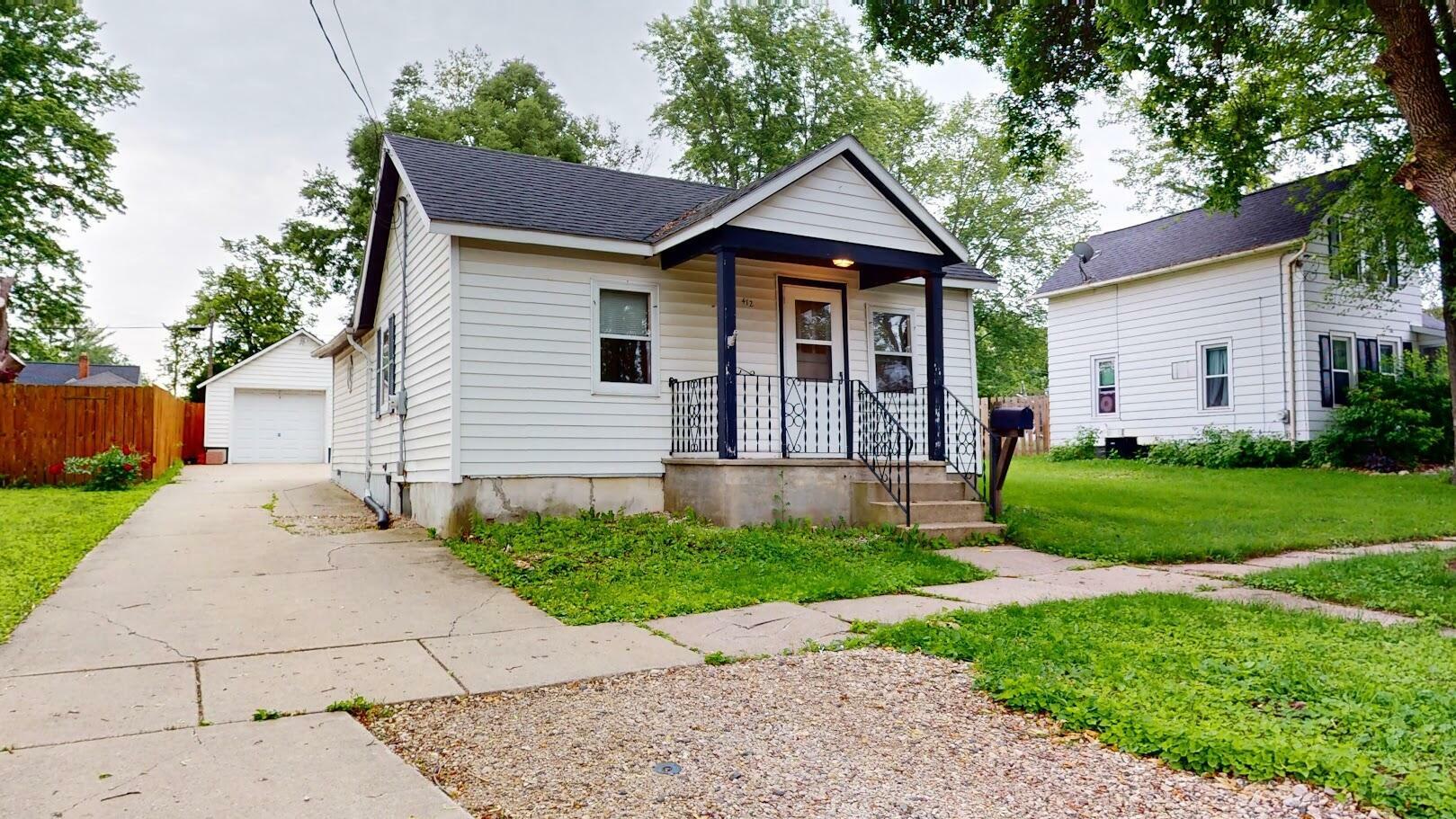 Property Photo:  412 Clarence St  WI 53538 