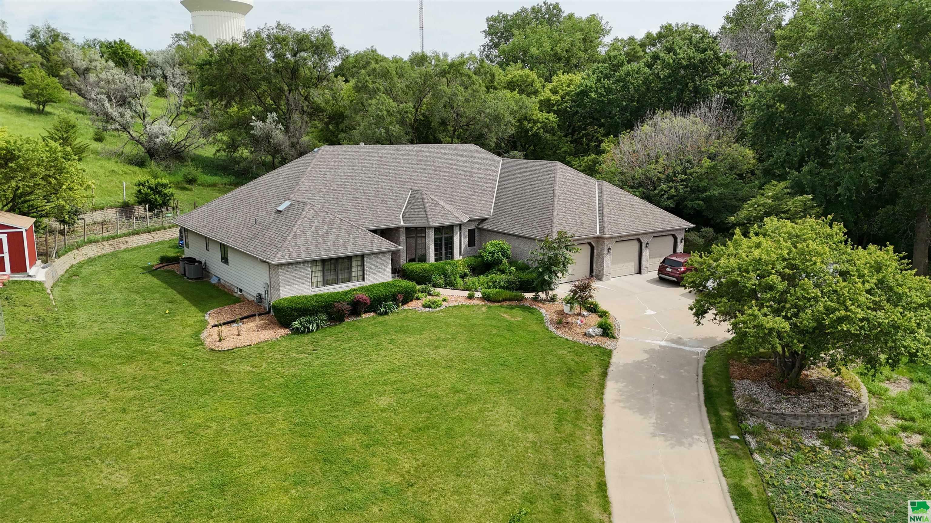 Property Photo:  25 Quail Ct  IA 51104 