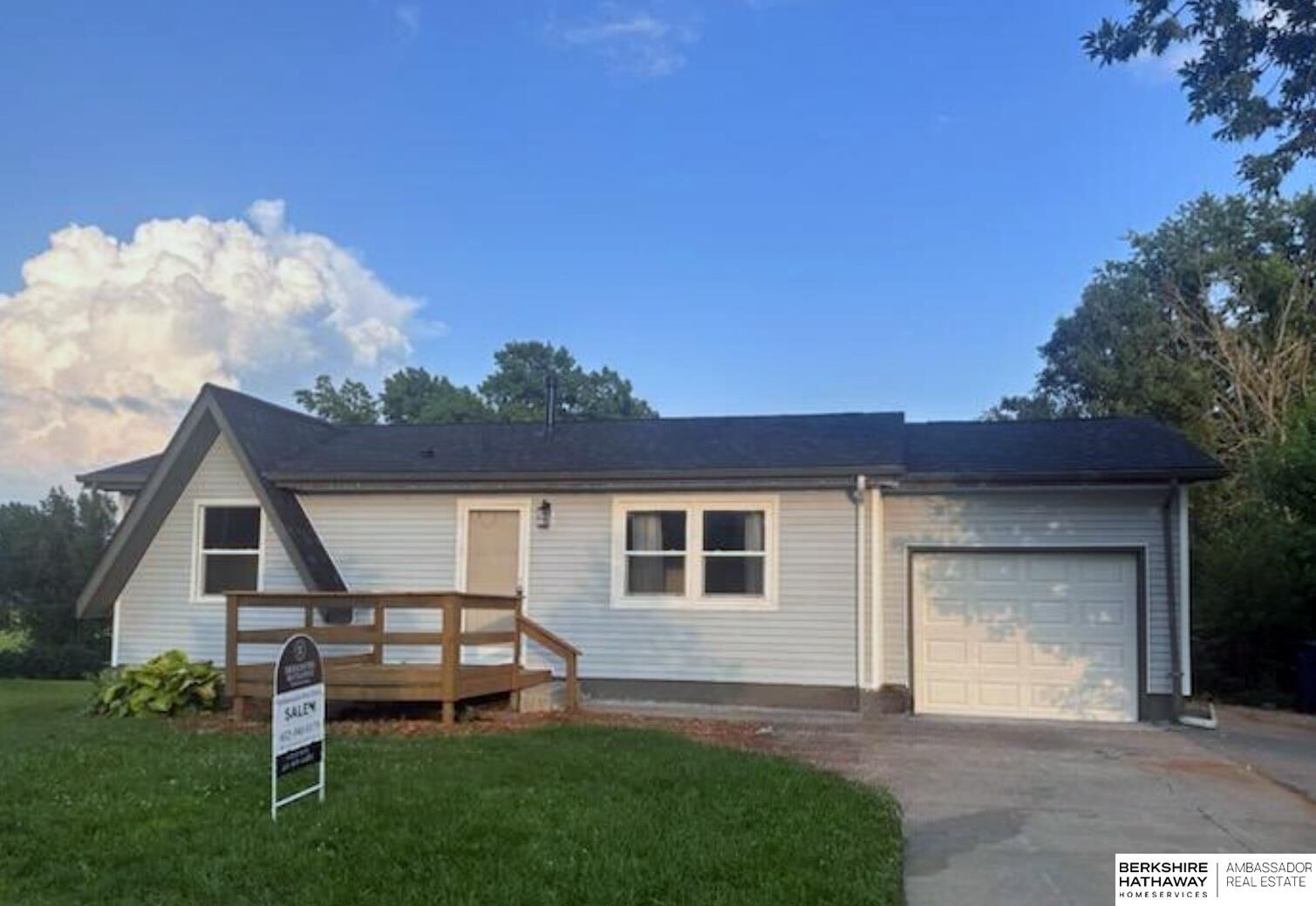 Property Photo: 7017 S 32nd Avenue NE 68147