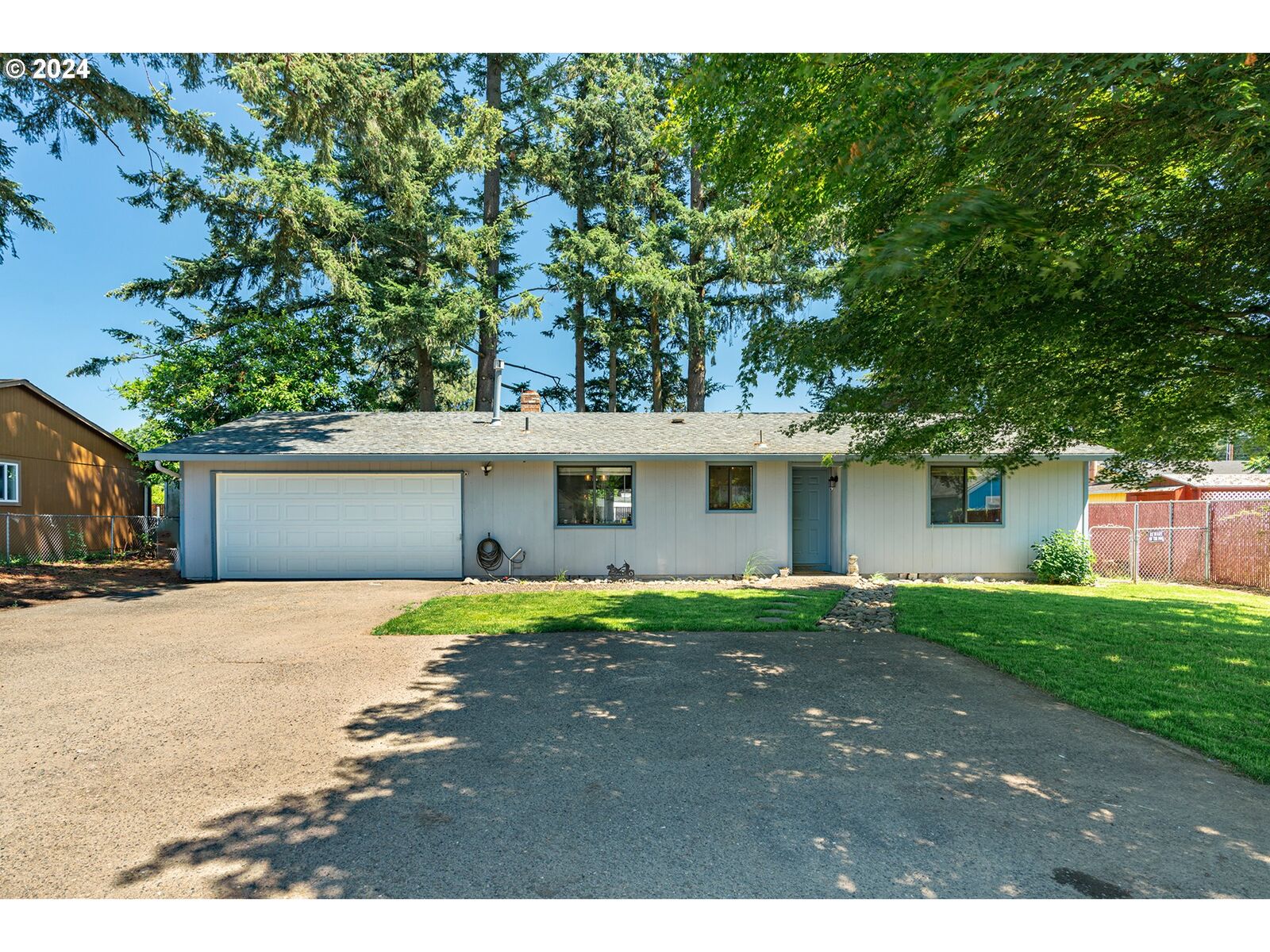 Property Photo:  2390 SE 154th Ave  OR 97233 