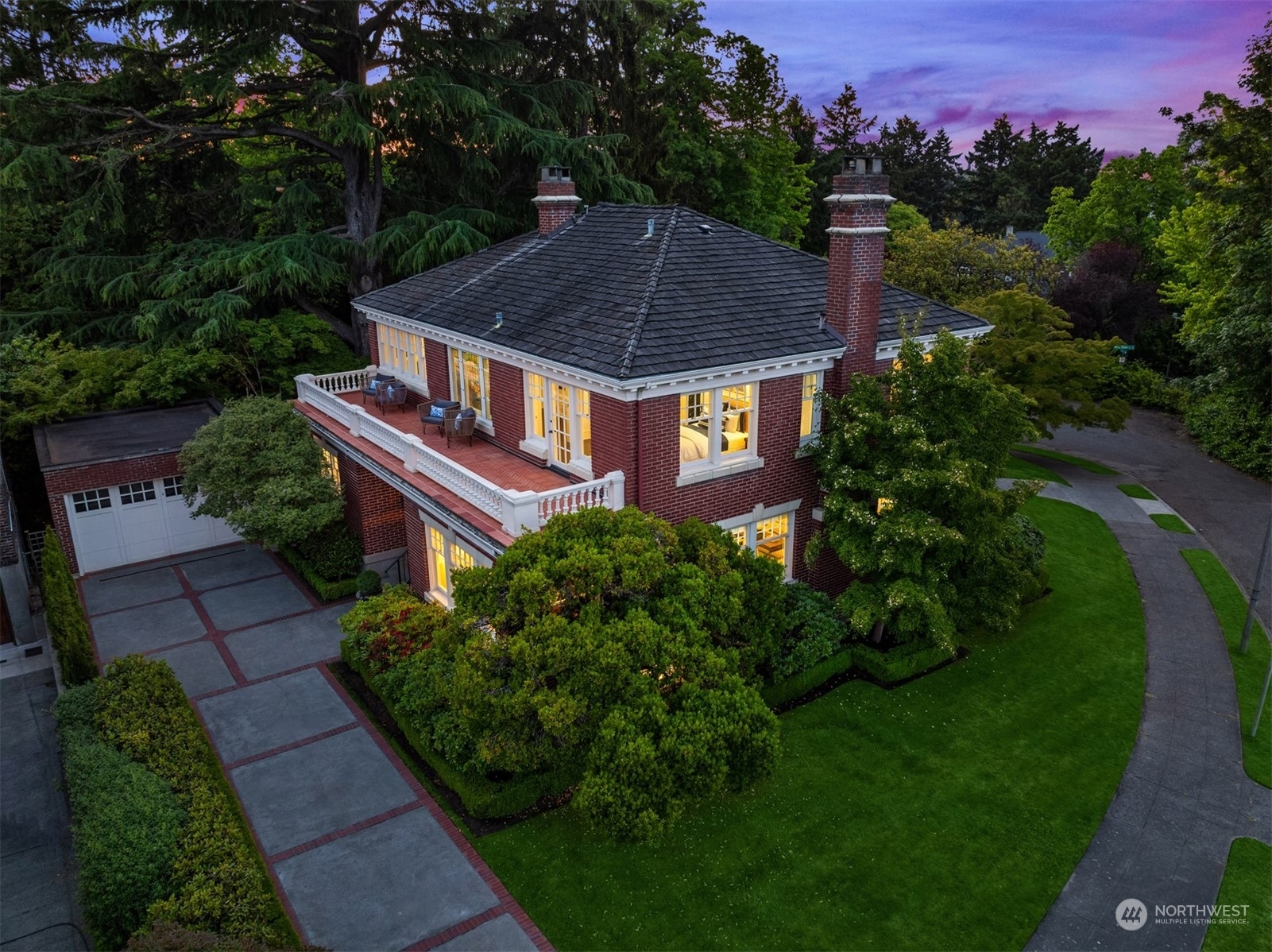 Property Photo: 2501 Cascadia Avenue S WA 98144