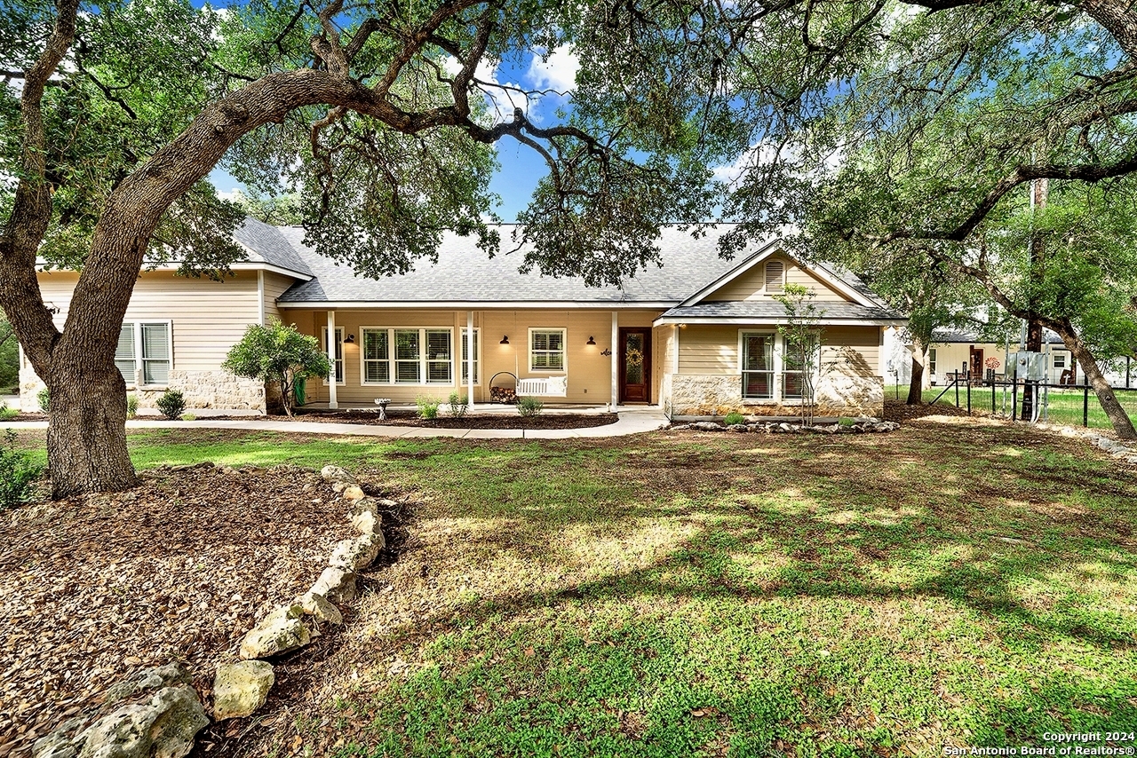 Property Photo:  888 Shady Cove Ln  TX 78070 