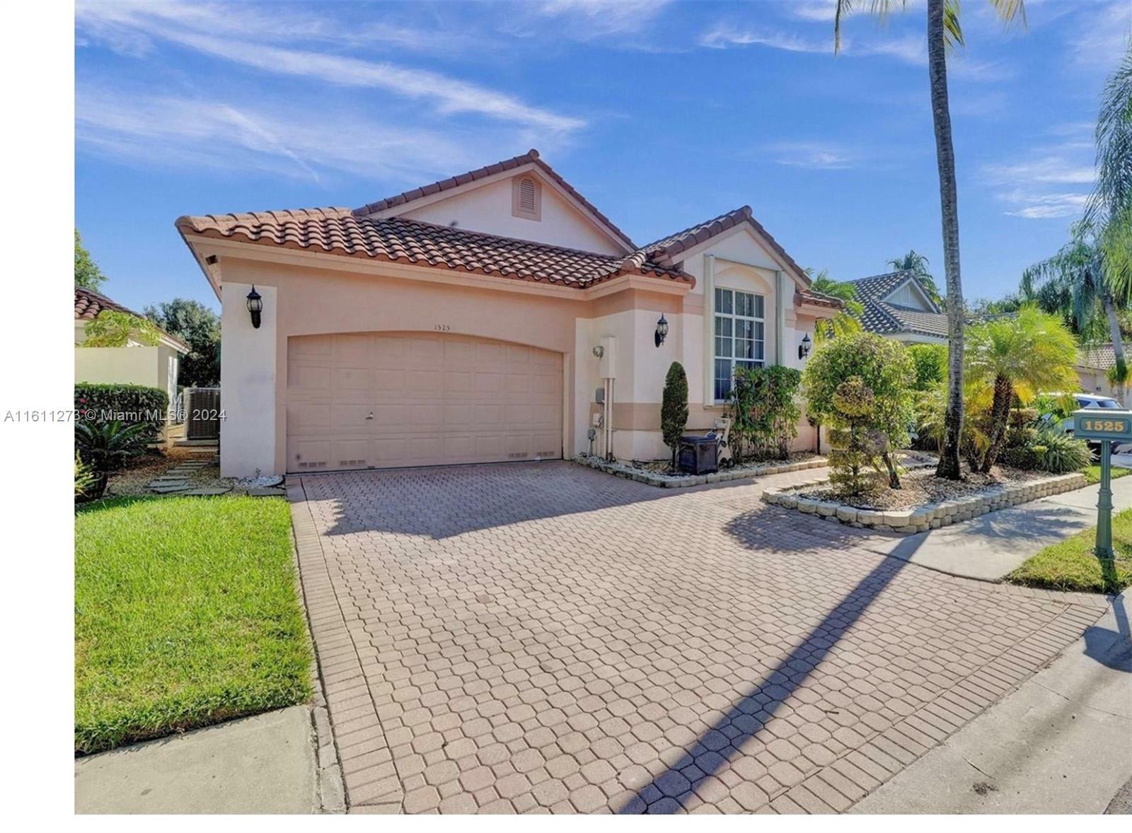 1525 W Lacosta Dr W  Pembroke Pines FL 33027 photo