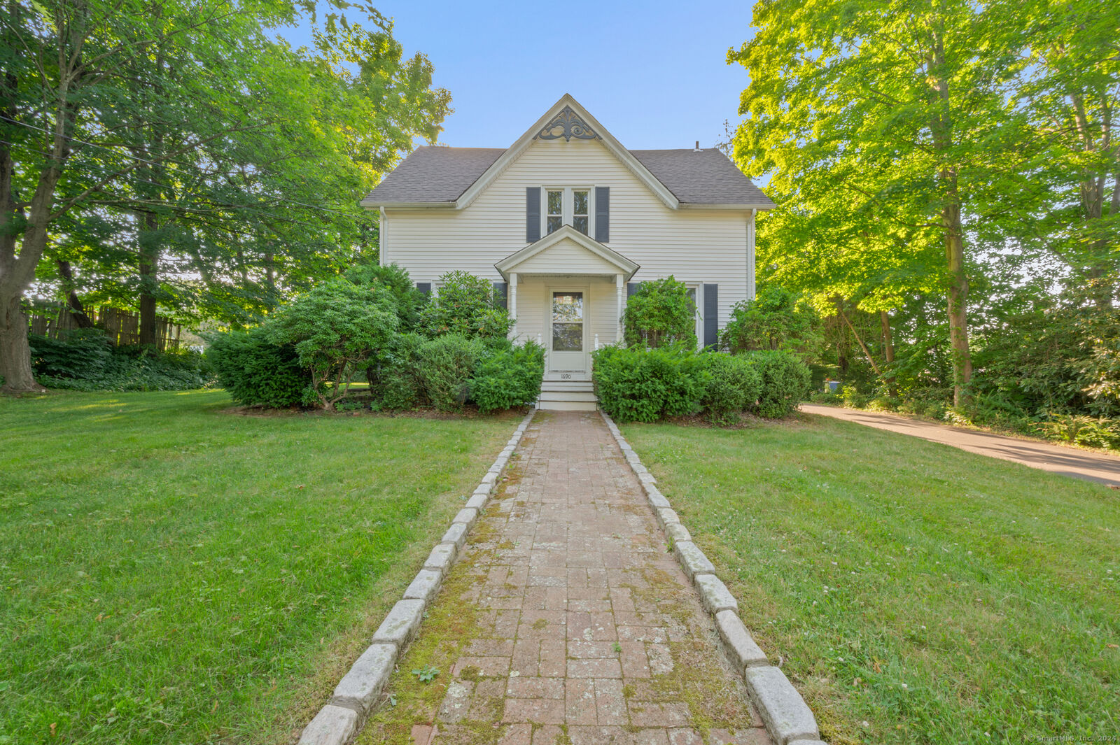 Property Photo:  1690 Shepard Avenue  CT 06518 