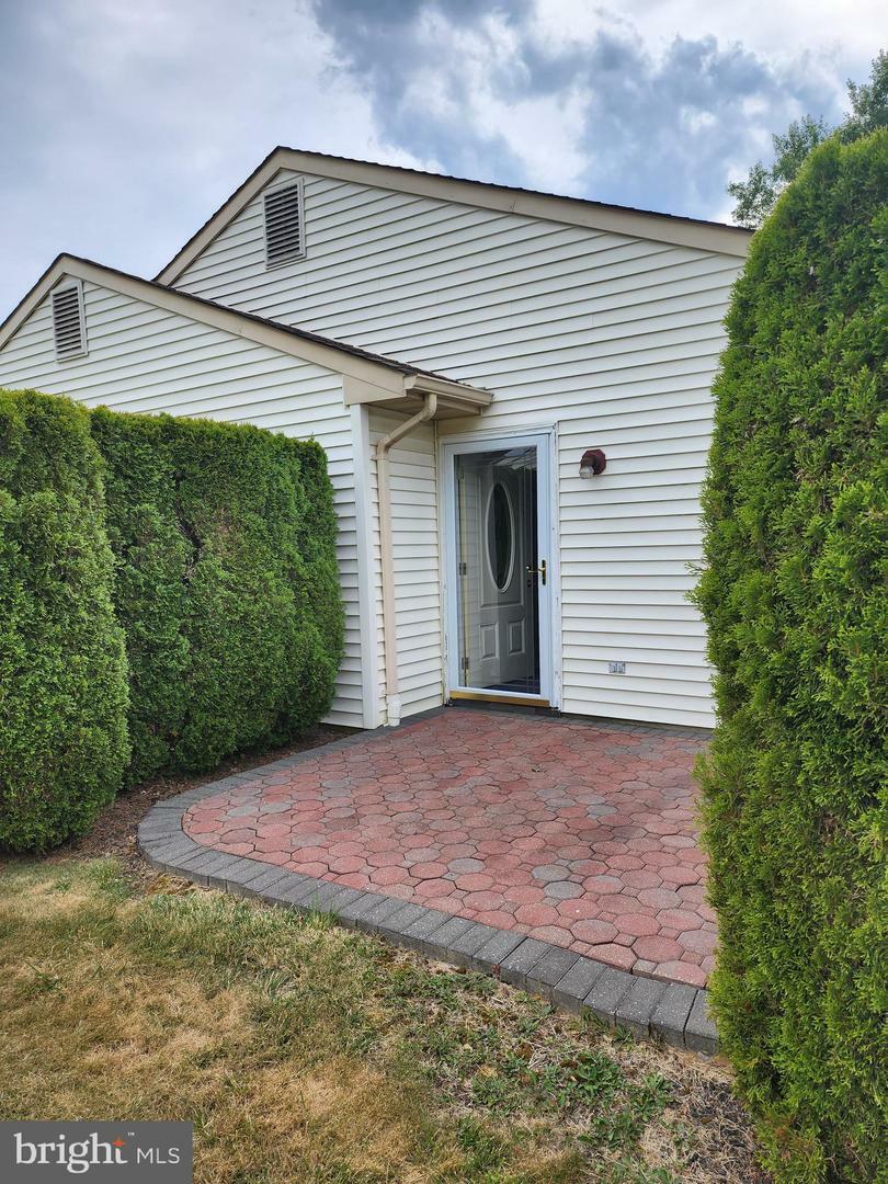 Property Photo:  16 Fernwood Court  NJ 08022 