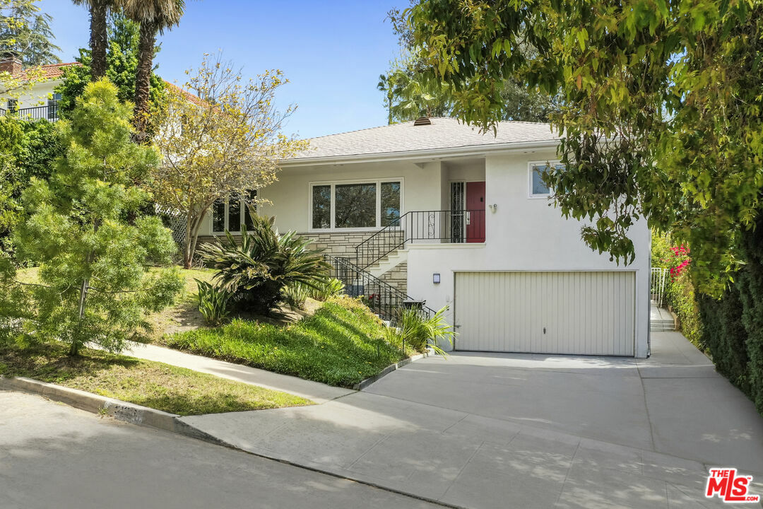 Property Photo:  2338  Nella Vista Ave  CA 90027 